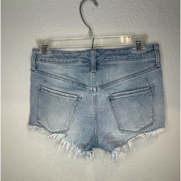 WJ4. Mossimo Vintage High rise Jean shorts with embroidery - Picture 3 of 3